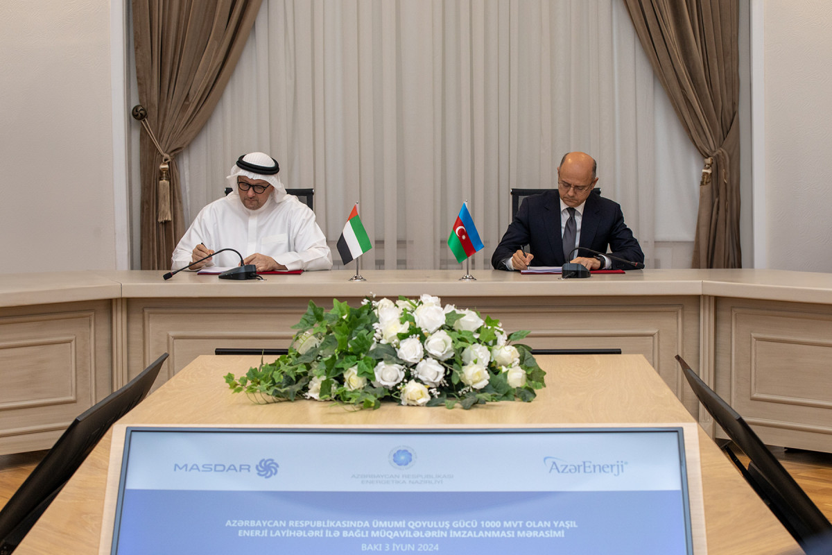 В Баку подписаны документы по созданию трех ВИЭ с "Masdar" суммарно на 1000 МВт