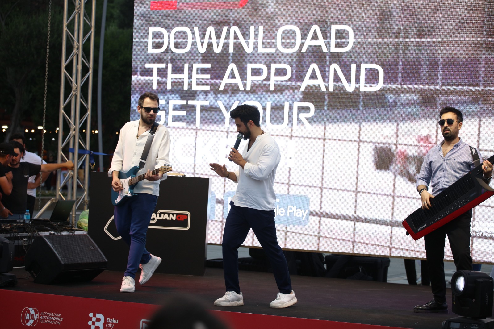 В Баку впервые прошла международная гонка Peking to Paris Motors Challenge (ФОТО)