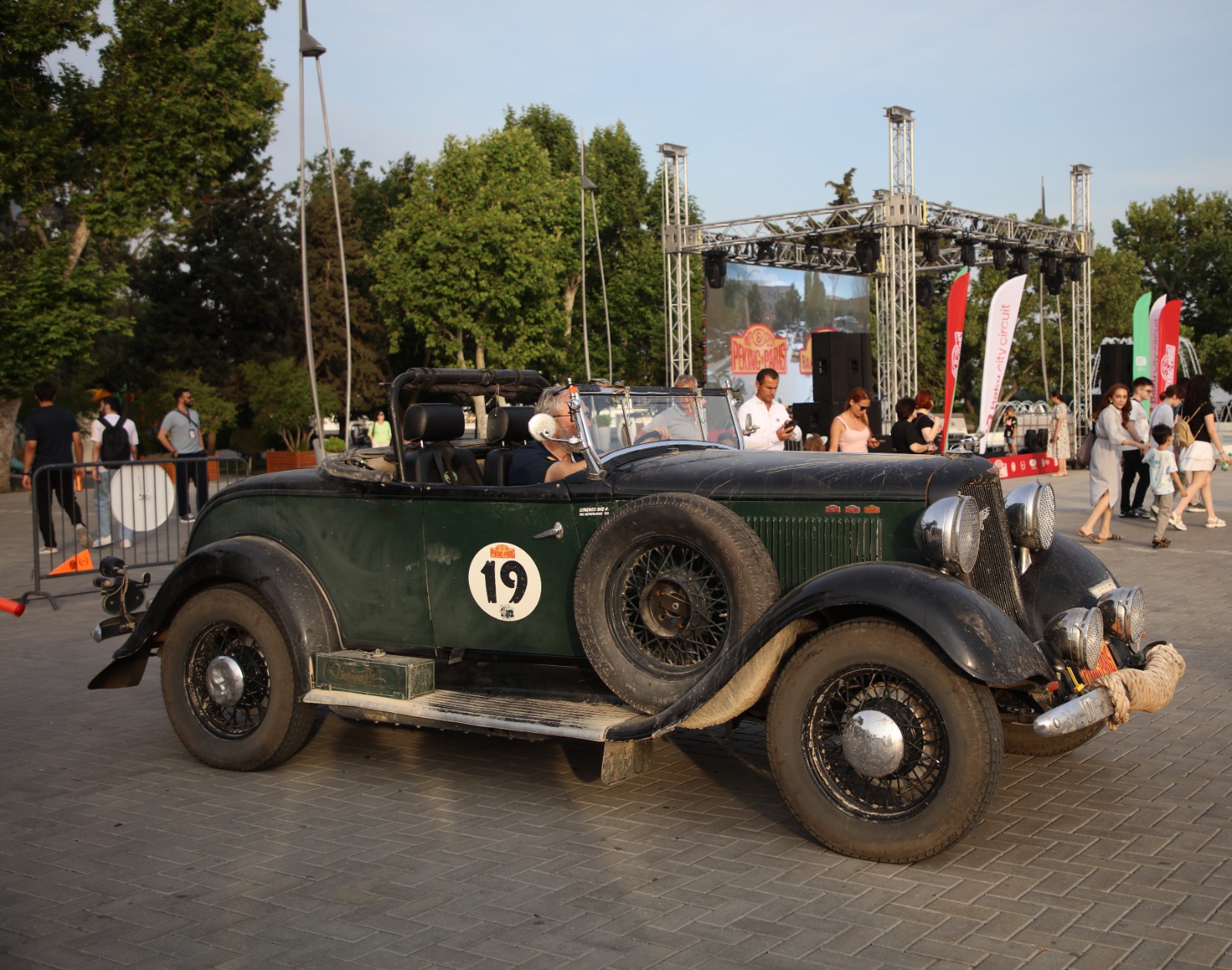 В Баку впервые прошла международная гонка Peking to Paris Motors Challenge (ФОТО)