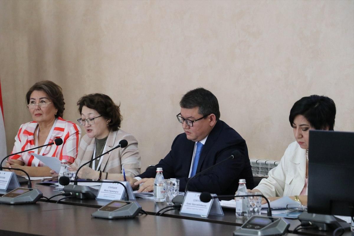 Фонд Тюркской Культуры и Наследия провел международную научно-методическую конференцию (ФОТО)