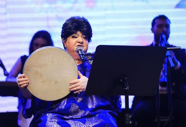 Кенуль Хасиева посвятила концерт памяти безвременно ушедшей из жизни матери (ФОТО)