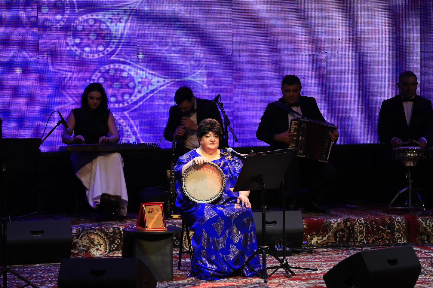 Кенуль Хасиева посвятила концерт памяти безвременно ушедшей из жизни матери (ФОТО)