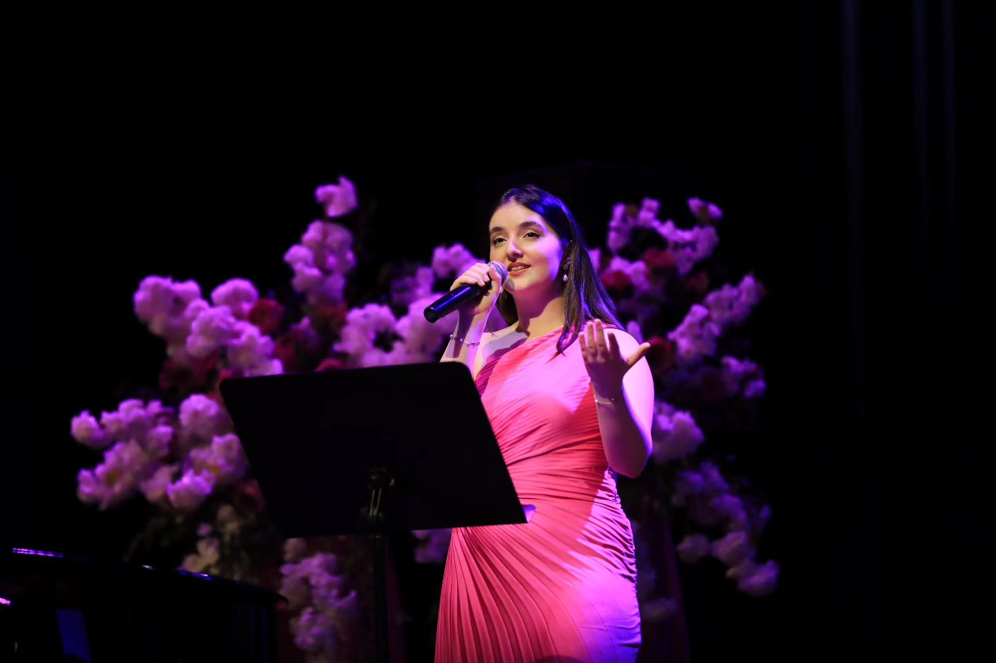 Кенуль Хасиева посвятила концерт памяти безвременно ушедшей из жизни матери (ФОТО)