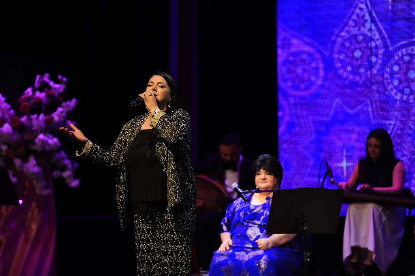 Кенуль Хасиева посвятила концерт памяти безвременно ушедшей из жизни матери (ФОТО)