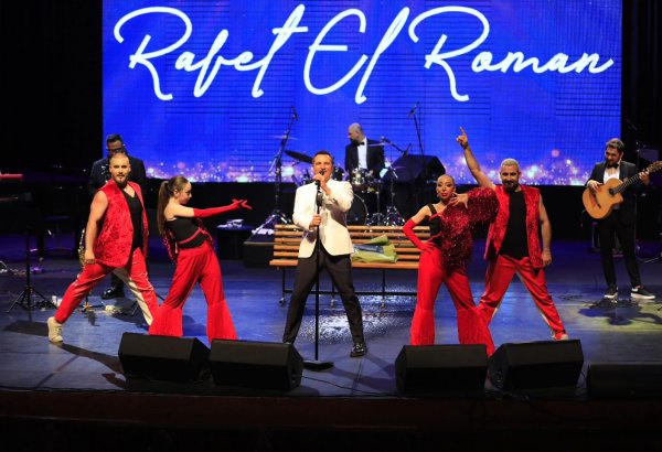 Летние романтические баллады Рафета Эль Романа в Баку (ФОТО)