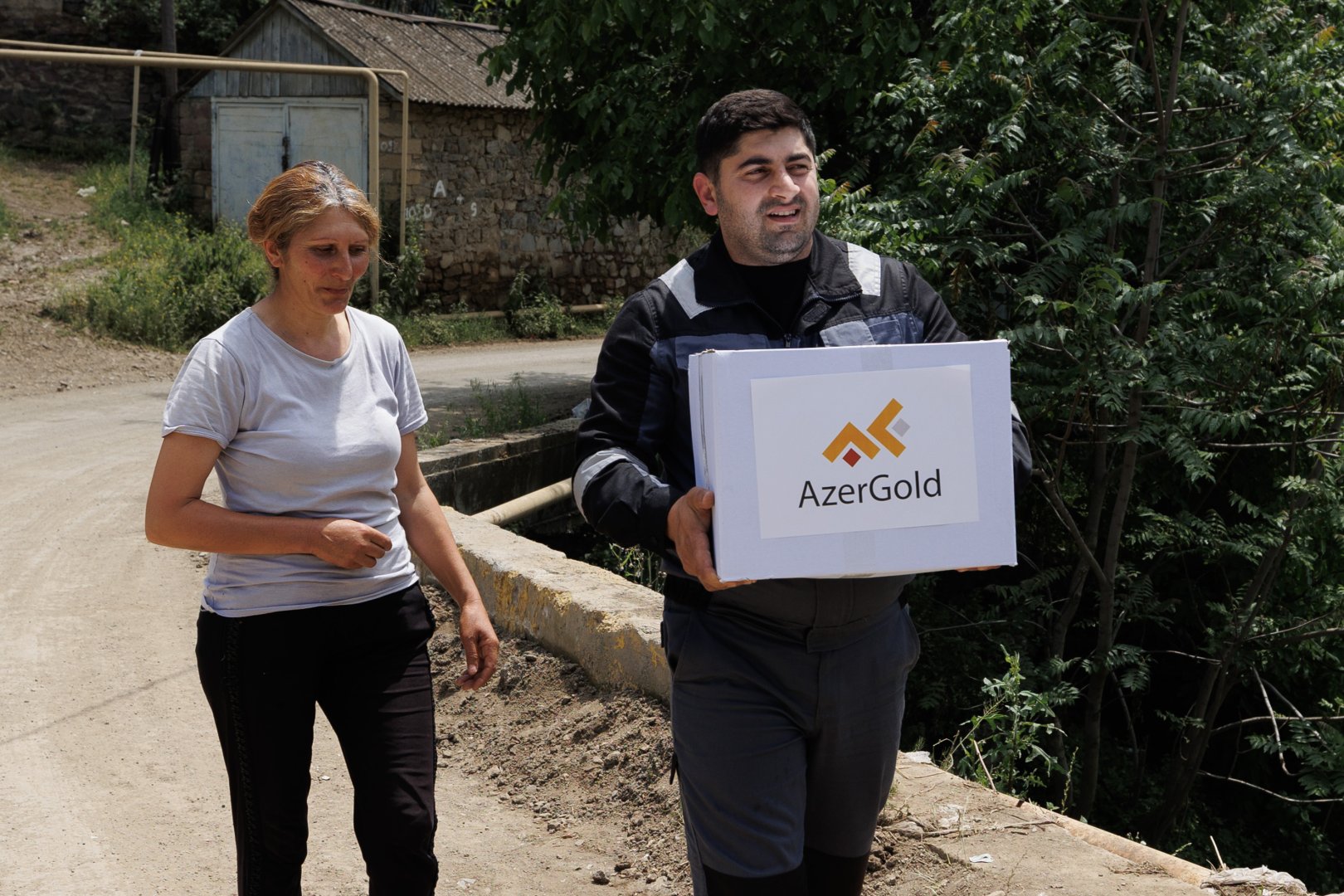 Малоимущим семьям Дашкесана вручены праздничные гостинцы (ФОТО)