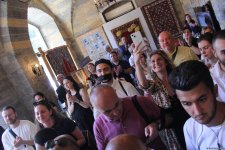 "Азерхалча" и Айдан Салахова представили эксклюзивную коллекцию ковра-триптиха "Женщина" (ФОТО)