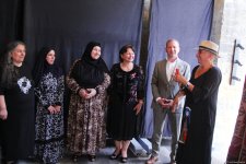"Азерхалча" и Айдан Салахова представили эксклюзивную коллекцию ковра-триптиха "Женщина" (ФОТО)