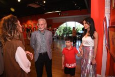 Безграничная фантазия учащихся Leonardo Art School Baku – калейдоскоп ярких красок на выставке в Баку (ФОТО)