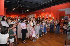 Безграничная фантазия учащихся Leonardo Art School Baku – калейдоскоп ярких красок на выставке в Баку (ФОТО)