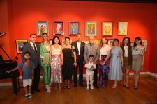 Безграничная фантазия учащихся Leonardo Art School Baku – калейдоскоп ярких красок на выставке в Баку (ФОТО)