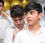 В школах Азербайджана прозвучал "Последний звонок" (ФОТОРЕПОРТАЖ)