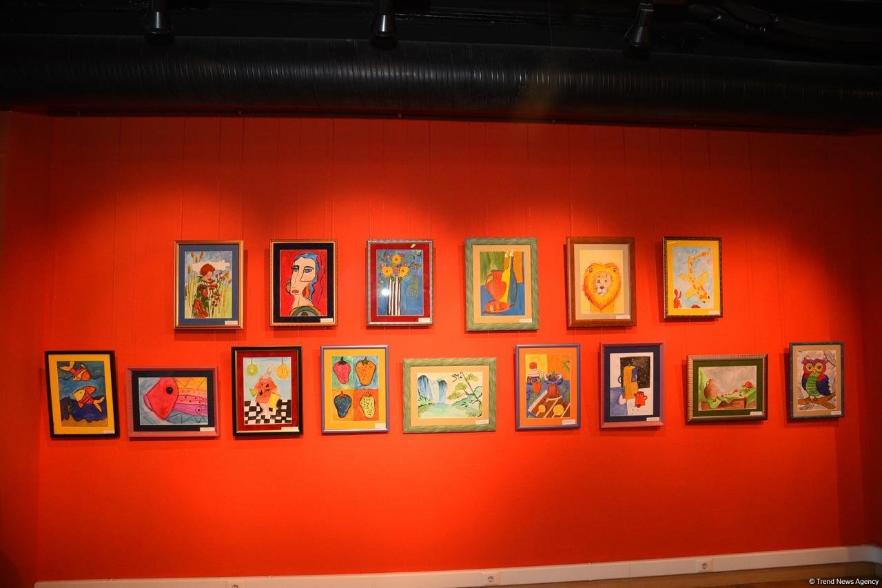Безграничная фантазия учащихся Leonardo Art School Baku – калейдоскоп ярких красок на выставке в Баку (ФОТО)