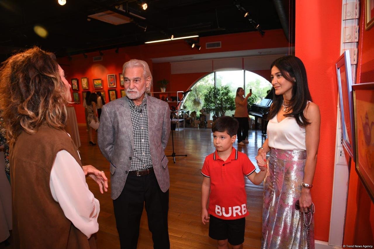 Безграничная фантазия учащихся Leonardo Art School Baku – калейдоскоп ярких красок на выставке в Баку (ФОТО)