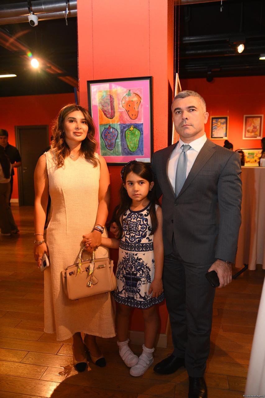 Безграничная фантазия учащихся Leonardo Art School Baku – калейдоскоп ярких красок на выставке в Баку (ФОТО)