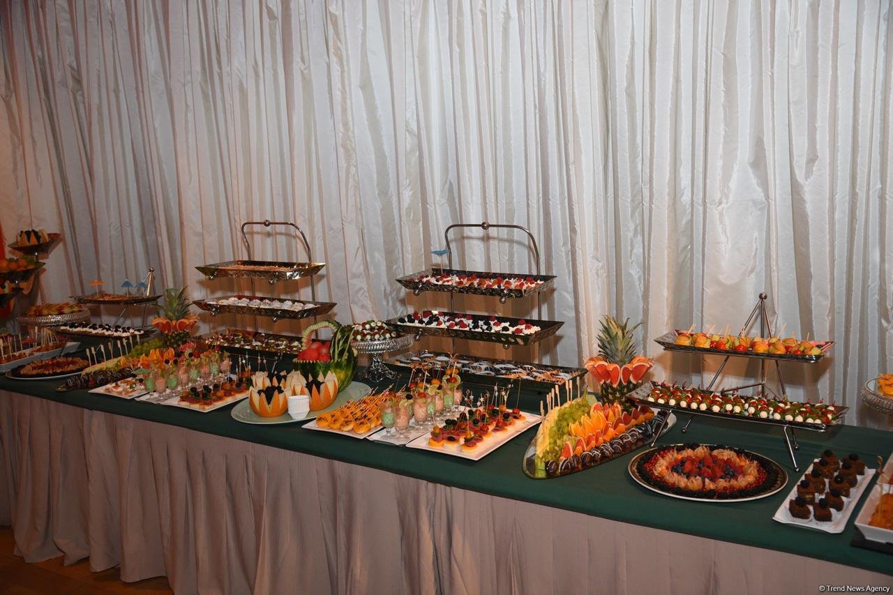 Безграничная фантазия учащихся Leonardo Art School Baku – калейдоскоп ярких красок на выставке в Баку (ФОТО)