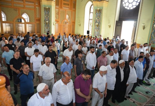 В мечети Тезе Пир в Баку совершен праздничный намаз (ФОТО)