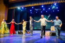 Голубоглазый романтик эстрады Сархан Сархан отметил день рождения в кругу друзей (ФОТО)