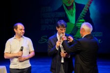 Голубоглазый романтик эстрады Сархан Сархан отметил день рождения в кругу друзей (ФОТО)