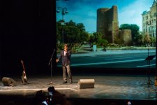 Голубоглазый романтик эстрады Сархан Сархан отметил день рождения в кругу друзей (ФОТО)