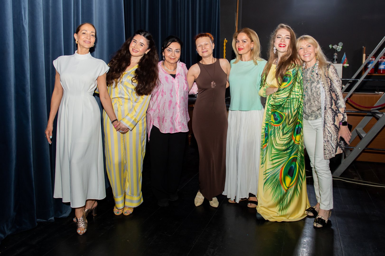 Голубоглазый романтик эстрады Сархан Сархан отметил день рождения в кругу друзей (ФОТО)