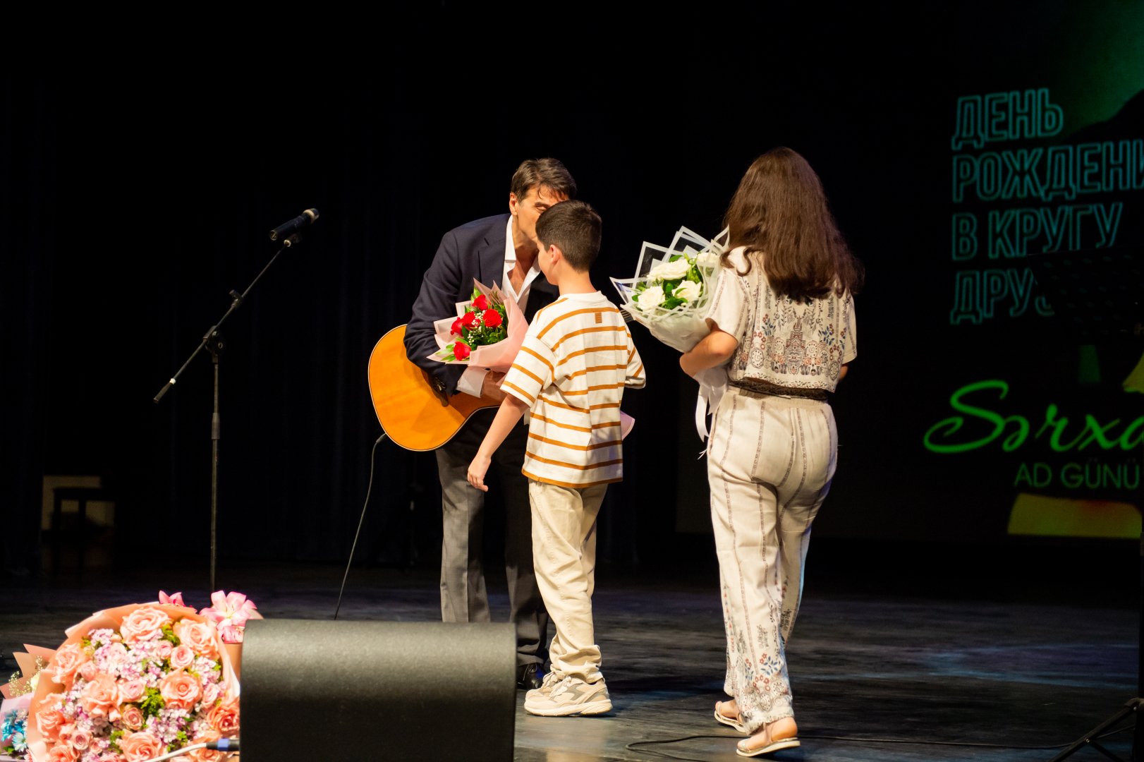 Голубоглазый романтик эстрады Сархан Сархан отметил день рождения в кругу друзей (ФОТО)