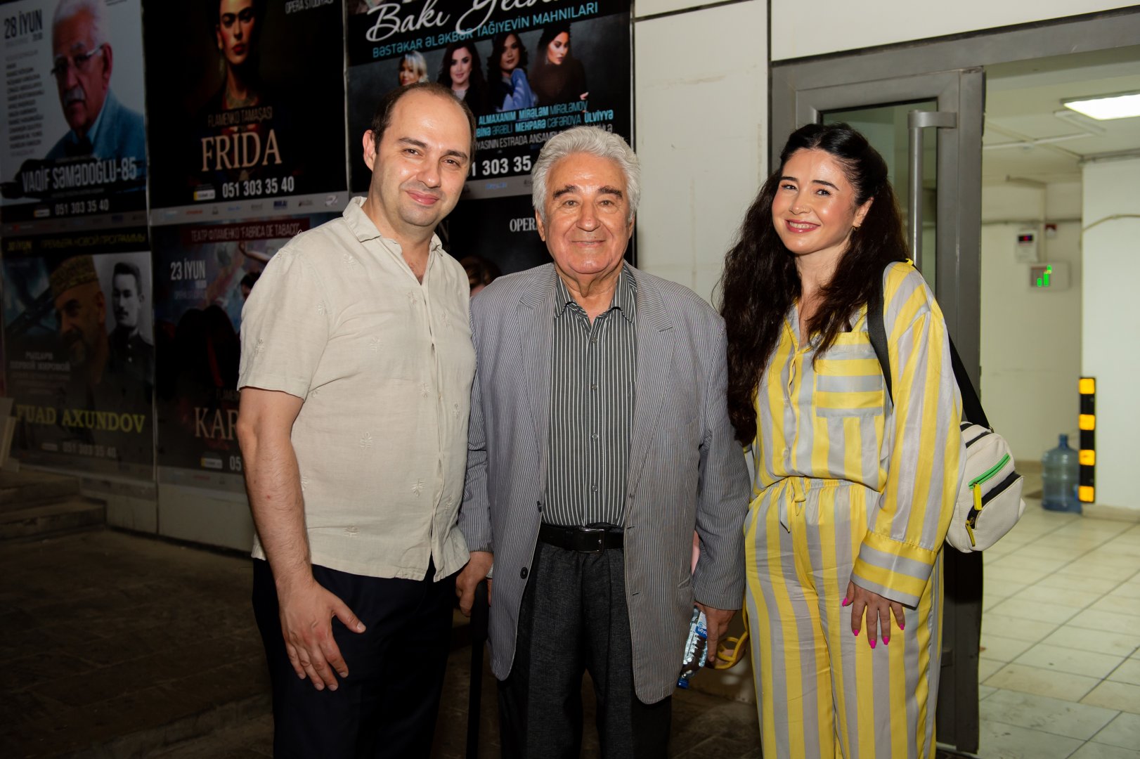 Голубоглазый романтик эстрады Сархан Сархан отметил день рождения в кругу друзей (ФОТО)