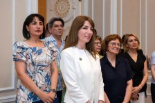 В портрете женское лицо … - красочная экспозиция в летнем Баку (ФОТО)