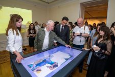 В портрете женское лицо … - красочная экспозиция в летнем Баку (ФОТО)