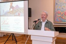 В портрете женское лицо … - красочная экспозиция в летнем Баку (ФОТО)