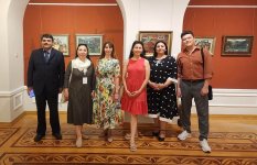 В портрете женское лицо … - красочная экспозиция в летнем Баку (ФОТО)