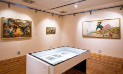 В портрете женское лицо … - красочная экспозиция в летнем Баку (ФОТО)