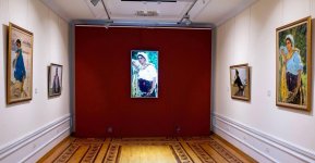 В портрете женское лицо … - красочная экспозиция в летнем Баку (ФОТО)