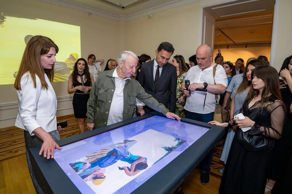 В портрете женское лицо … - красочная экспозиция в летнем Баку (ФОТО)