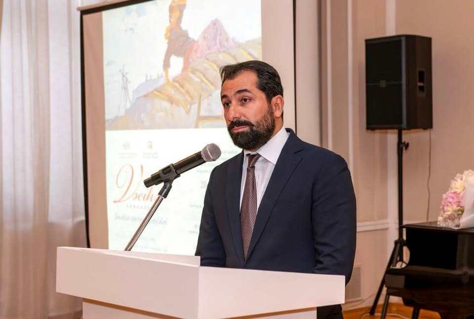 В портрете женское лицо … - красочная экспозиция в летнем Баку (ФОТО)