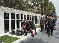 Руководство минобороны Азербайджана посетило могилы великого лидера Гейдара Алиева и шехидов (ФОТО/ВИДЕО)