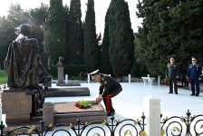 Руководство минобороны Азербайджана посетило могилы великого лидера Гейдара Алиева и шехидов (ФОТО/ВИДЕО)