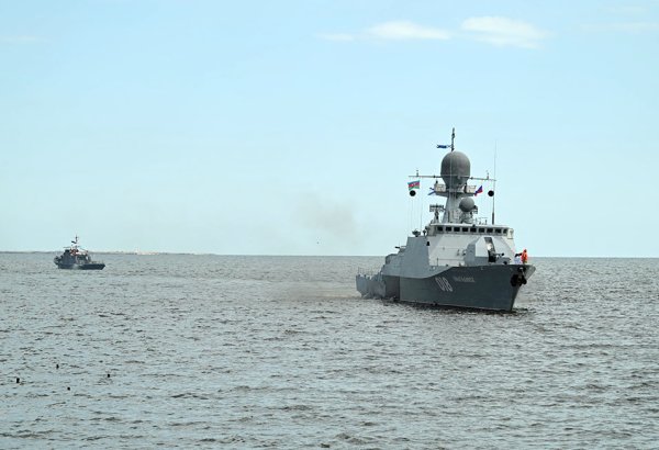 Корабли Каспийской флотилии ВМФ России совершили дружественный визит в Баку (ФОТО)