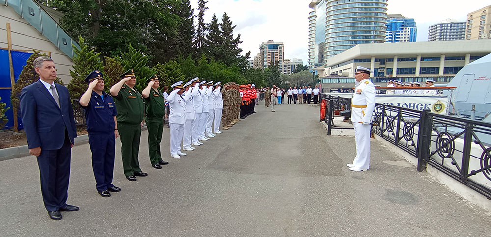 Корабли Каспийской флотилии ВМФ России совершили дружественный визит в Баку (ФОТО)