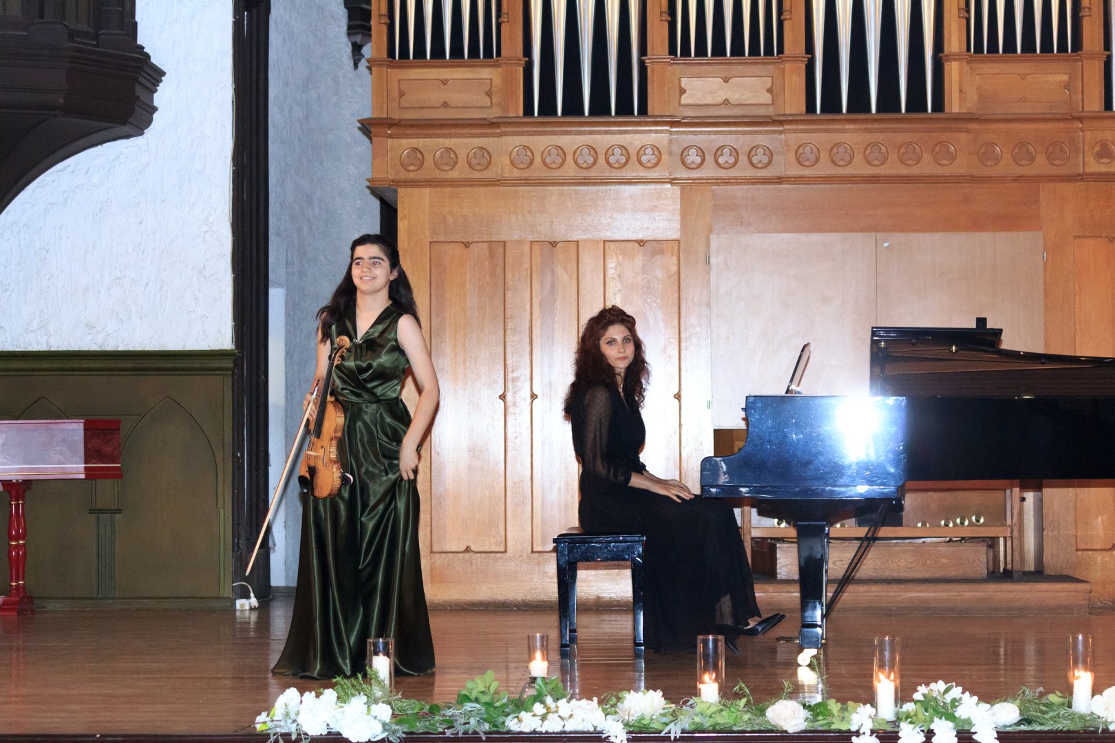 От роскоши до торжественности – летним вечером в Баку (ФОТО)