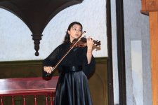 От роскоши до торжественности – летним вечером в Баку (ФОТО)