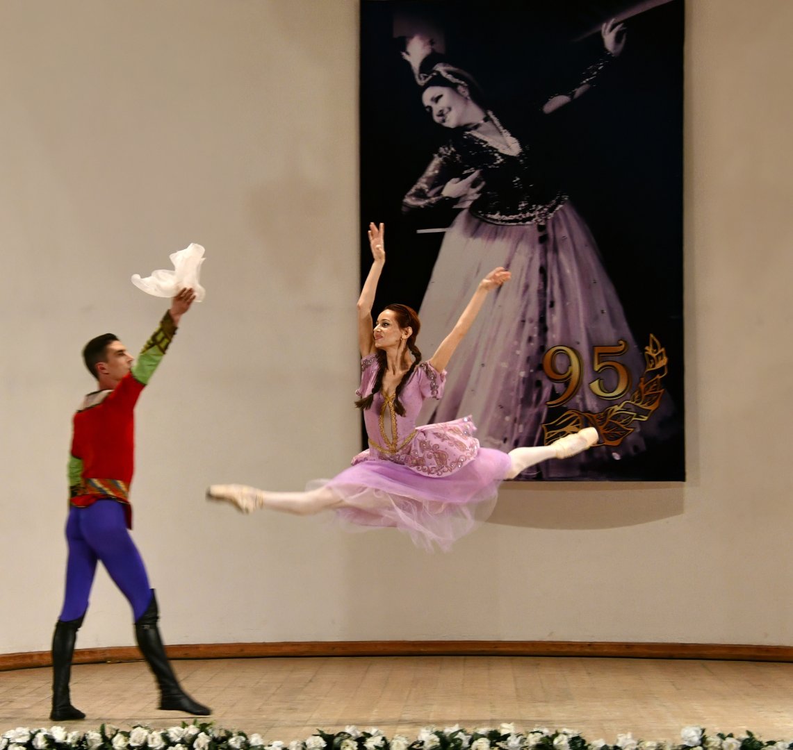 "Белый цветок нашей сцены" 95-летняя Роза Джалилова - расправляя крылья и паря как птица (ФОТО)