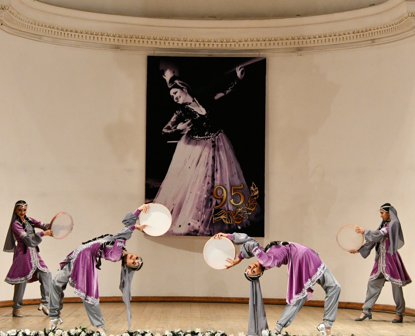 "Белый цветок нашей сцены" 95-летняя Роза Джалилова - расправляя крылья и паря как птица (ФОТО)