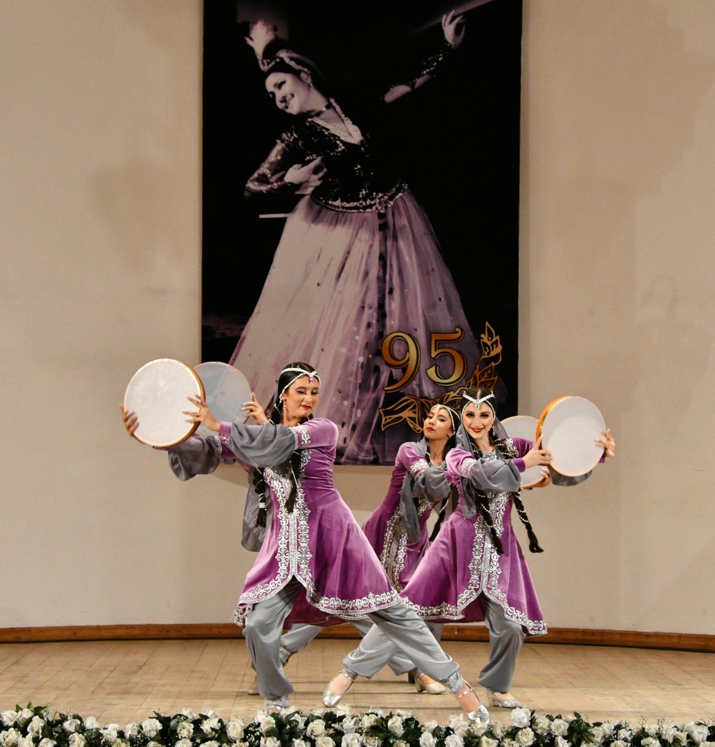 "Белый цветок нашей сцены" 95-летняя Роза Джалилова - расправляя крылья и паря как птица (ФОТО)