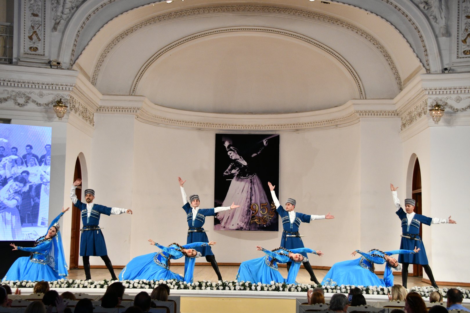 "Белый цветок нашей сцены" 95-летняя Роза Джалилова - расправляя крылья и паря как птица (ФОТО)