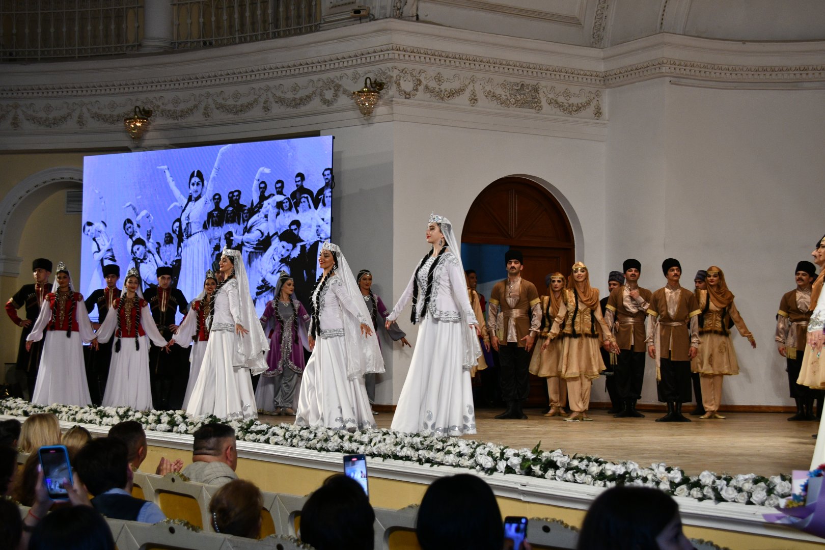 "Белый цветок нашей сцены" 95-летняя Роза Джалилова - расправляя крылья и паря как птица (ФОТО)