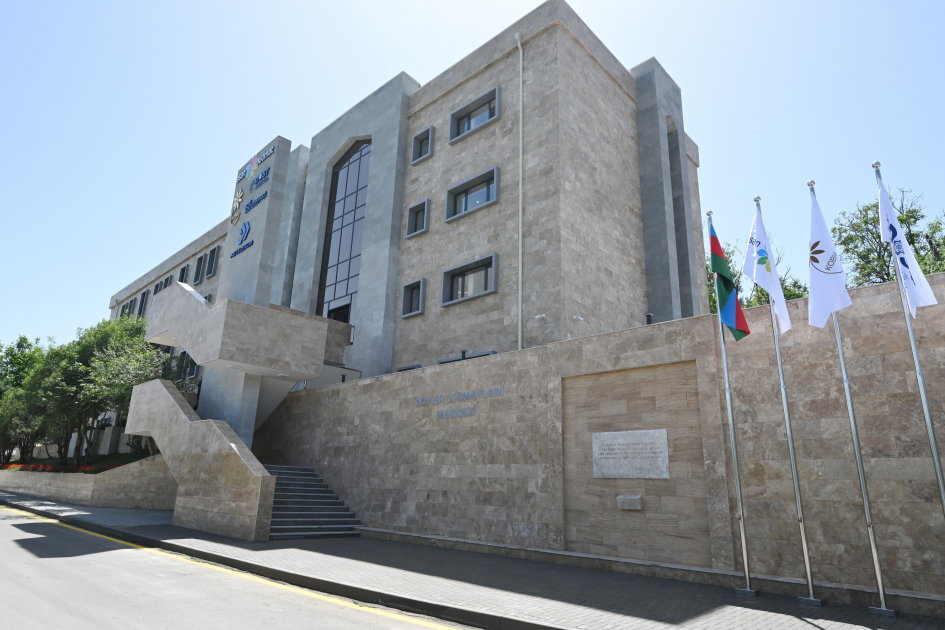 Президент Ильхам Алиев принял участие в открытии после капитального ремонта Центра государственных услуг в Шуше (ФОТО/ВИДЕО)