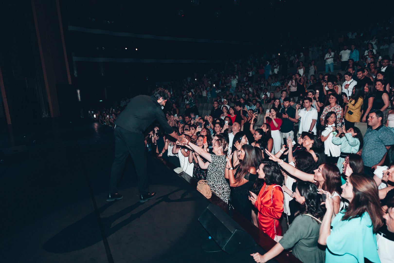 В Баку впервые с концертом выступил "грузинский Челентано" - его голос лечит (ФОТО)