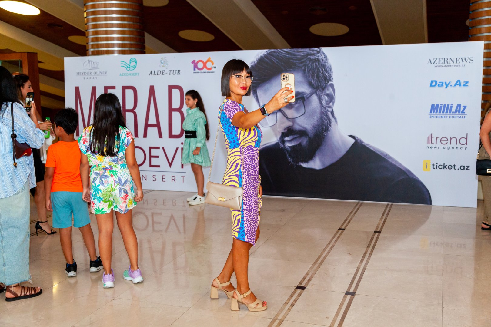 В Баку впервые с концертом выступил "грузинский Челентано" - его голос лечит (ФОТО)