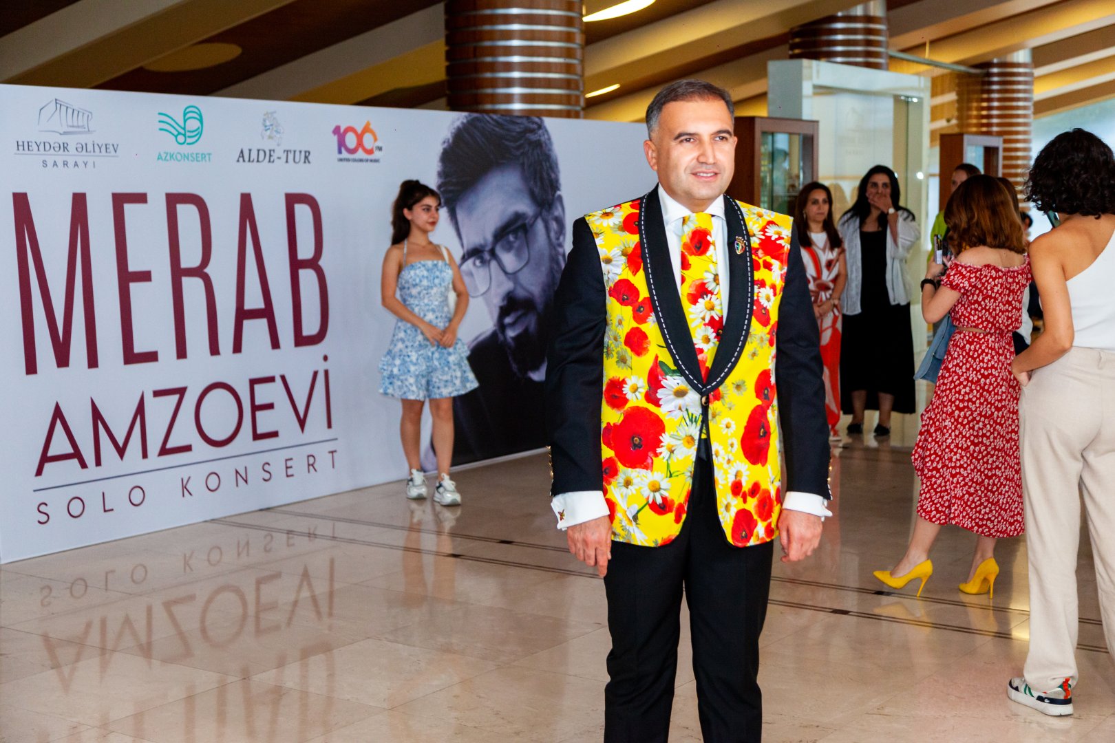 В Баку впервые с концертом выступил "грузинский Челентано" - его голос лечит (ФОТО)